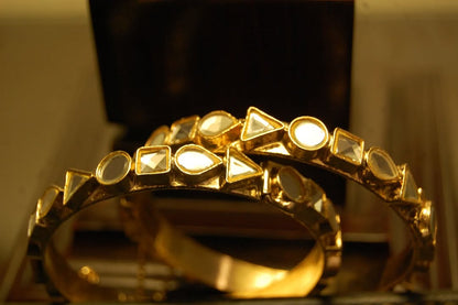 PAIR OF ELEGANT KUNDAN BANGLES