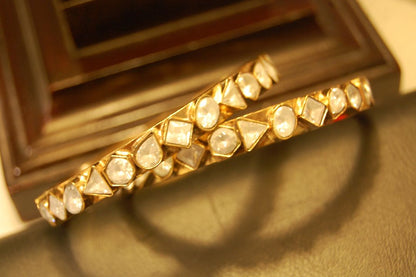 PAIR OF ELEGANT KUNDAN BANGLES