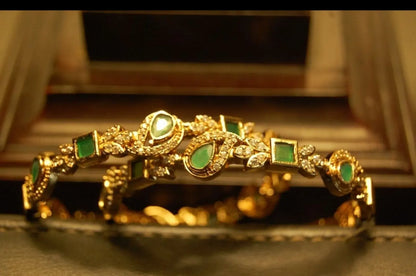 PAIR OF  PAISLEY INDIAN BANGLES IN GREEN