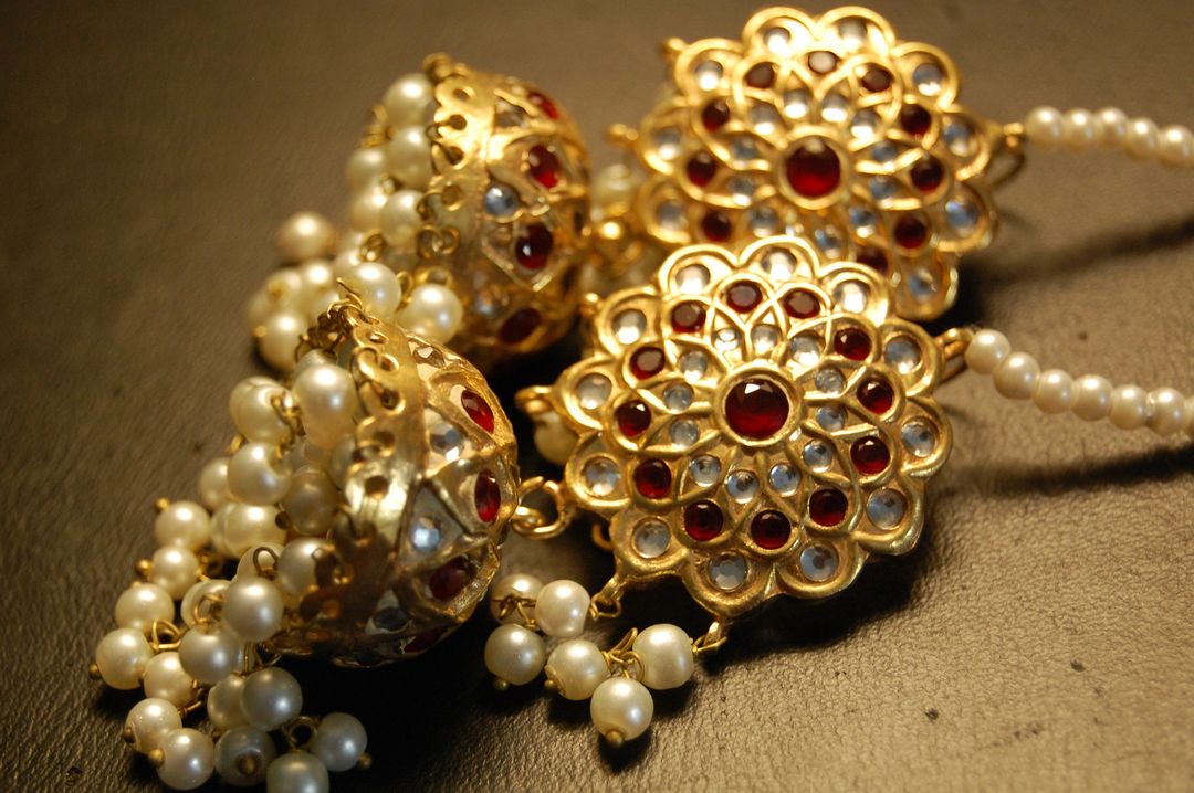 KUNDAN & RED JHUMKAS