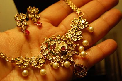 ELEGANT SOUTH INDIAN NECKLACE SET