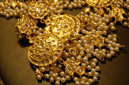 KUNDAN & PEARLS GULUBAND SET