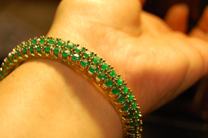 PAIR OF ELEGANT GREEN BANGLES