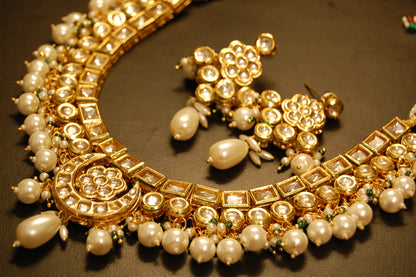 ELEGANT KUNDAN & PEARL SET