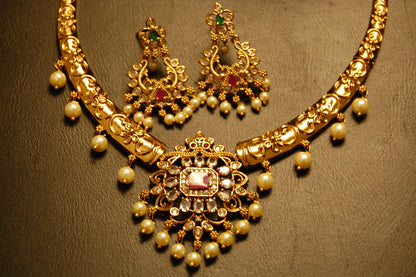SOUTH INDIAN NECKLACE SET IN RED