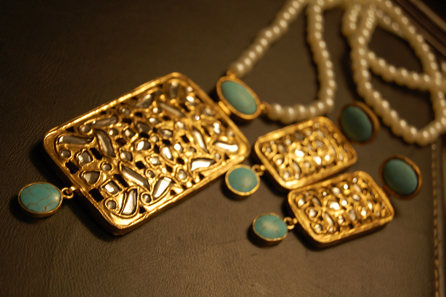 ELEGANT KUNDAN & FEROZA MALA SET
