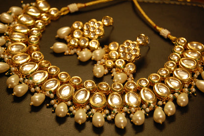 ELEGANT KUNDAN & PEARL SET