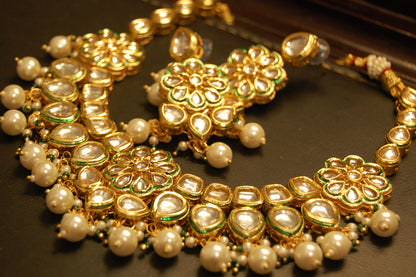 ELEGANT KUNDAN & MEENA SET