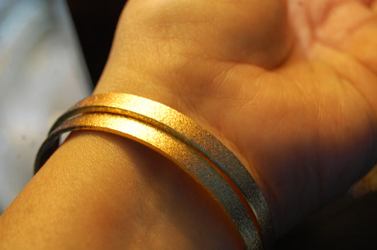 PAIR OF ELEGANT DULL GOLD BANGLES