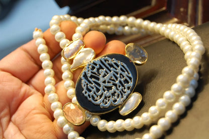 CALLIGRAPHIC PENDENT IN BLACK & MOTHER OF PEARL