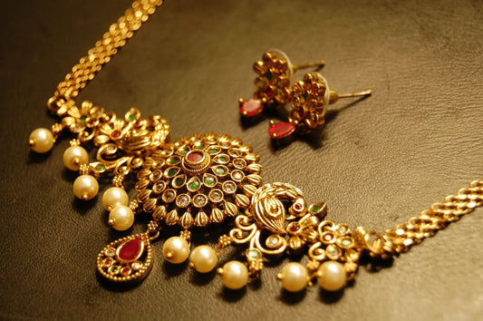 ELEGANT SOUTH INDIAN NECKLACE SET