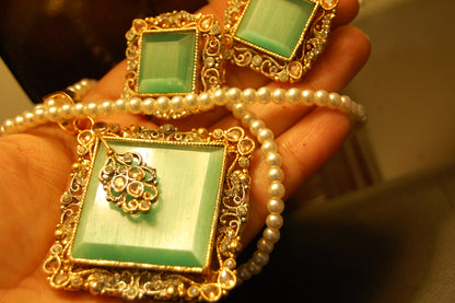 ELEGANT ZIRCON & GREEN PENDENT SET