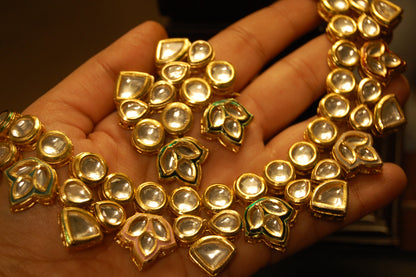 ELEGANT KUNDAN SET