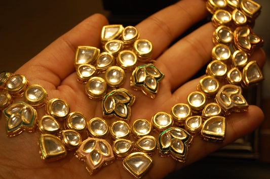 ELEGANT KUNDAN SET