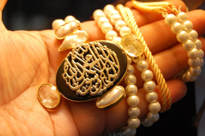 CALLIGRAPHIC PENDENT IN BLACK & MOTHER OF PEARL