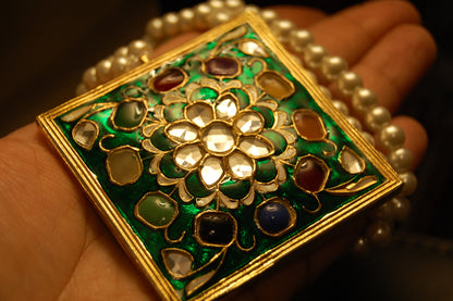 GORGEOUS MALA IN GREEN MEENA & MULTI STONES