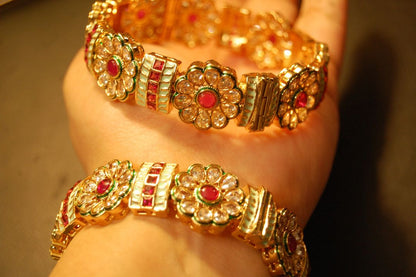 SINGLE FLORAL INDIAN KARA (OPENABLE)
