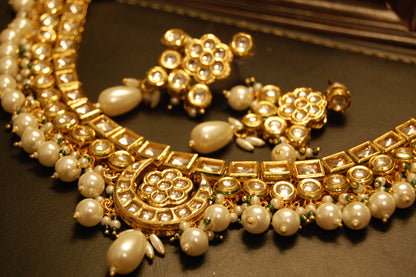 ELEGANT KUNDAN & PEARL SET
