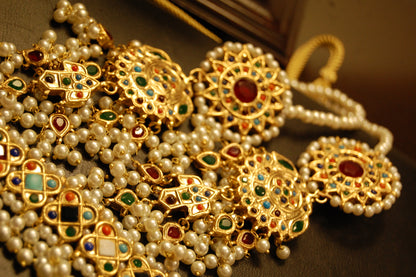 NAURATAN MULTI & PEARLS CHOKER SET