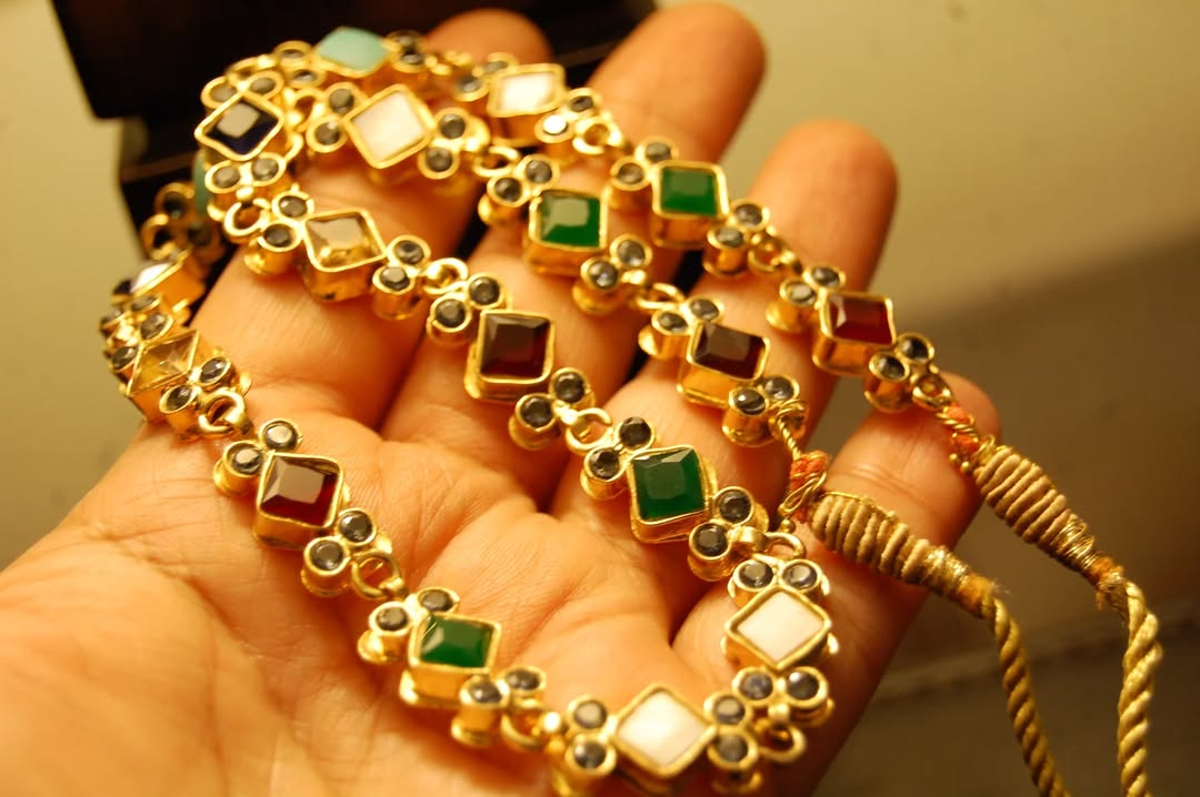 MULTI STONE NECKLACE