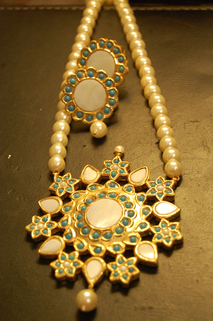 ELEGANT FEROZY & MOTHER OF PEARL MALA SET