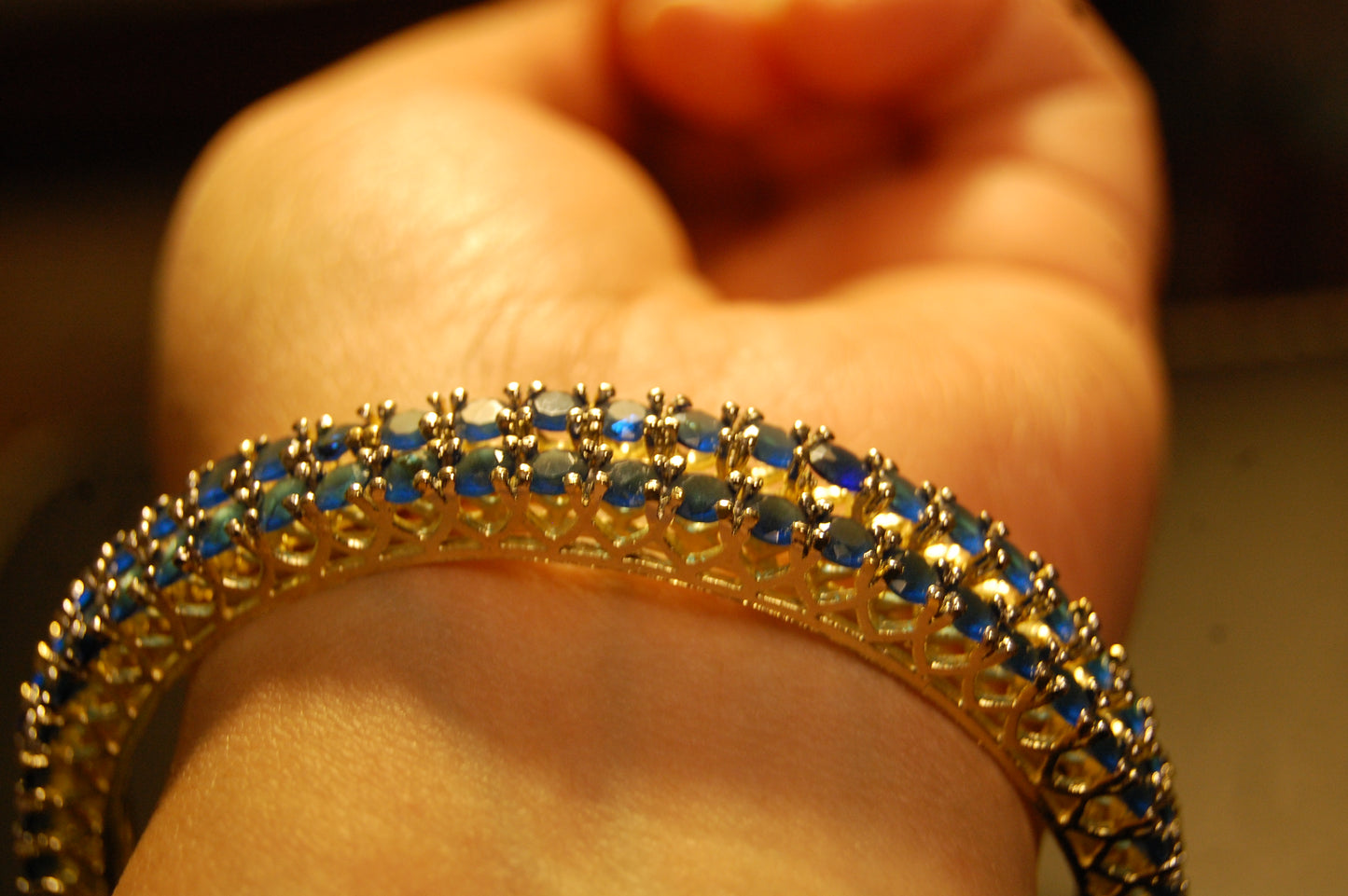 PAIR OF ELEGANT SAPPHIRE BLUE BANGLES