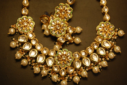 ELEGANT KUNDAN & MEENA SET