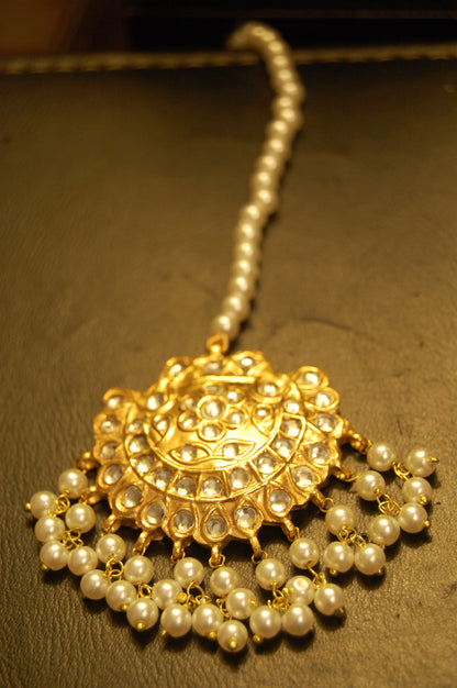 KUNDAN & PEARLS TIKKA