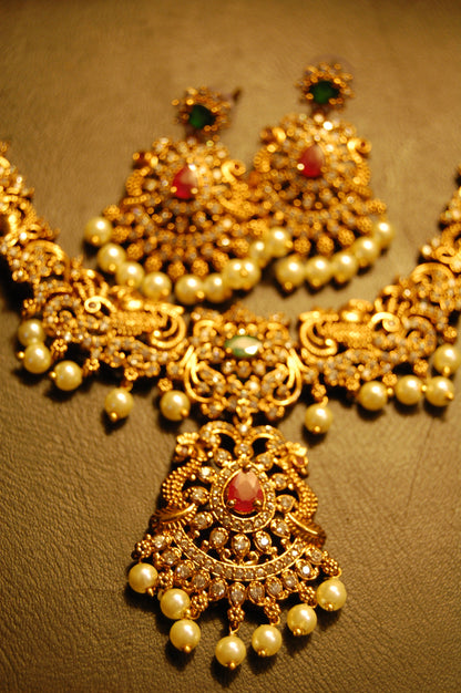 ELEGANT SOUTH INDIAN NECKLACE SET
