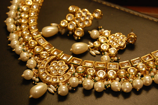ELEGANT KUNDAN & PEARL SET