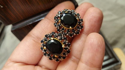 ELEGANT BLACK EARRINGS