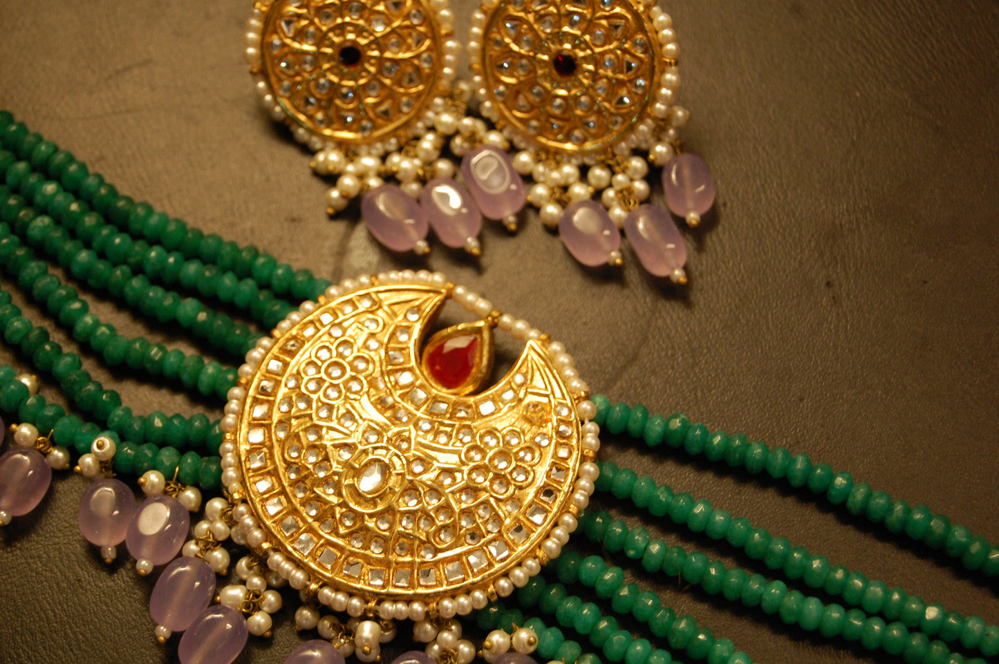 ELEGANT GREEN & KUNDAN CHOKER SET WITH LILAC DROPS & RED STONES