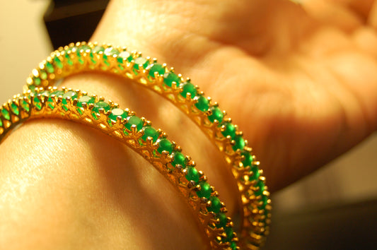 PAIR OF ELEGANT ZIRCON BANGLES
