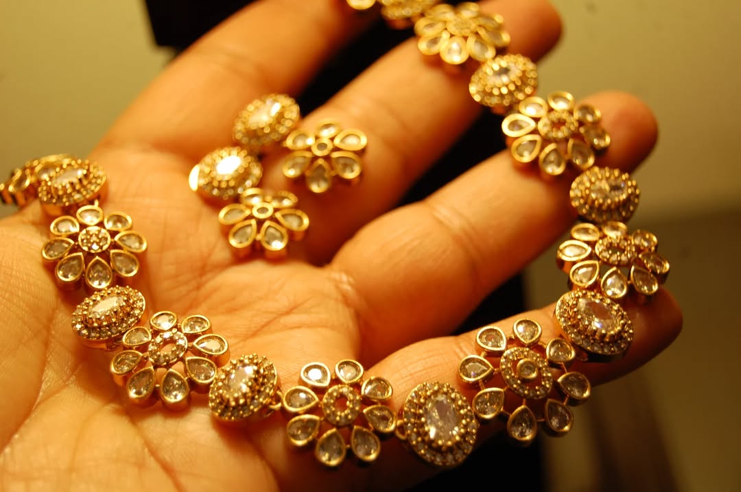 SOUTH INDIAN NECKLACE SET IN ZIRCON