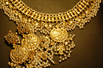 KUNDAN & PEARLS GULUBAND SET