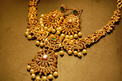 ELEGANT SOUTH INDIAN NECKLACE SET