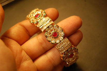 SINGLE FLORAL INDIAN KARA (OPENABLE)