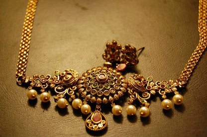 ELEGANT SOUTH INDIAN NECKLACE SET
