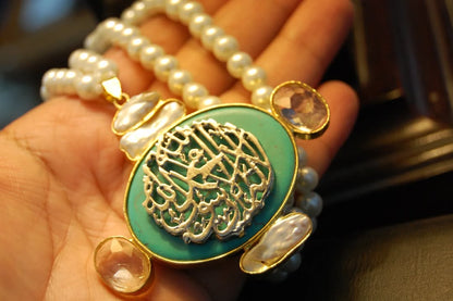 CALLIGRAPHIC PENDENT IN FEROZA & MOTHER OF PEARL