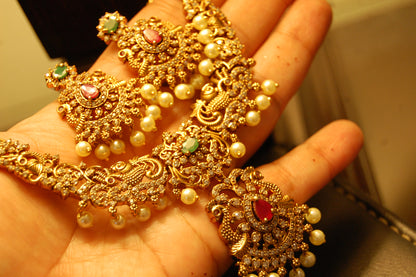 ELEGANT SOUTH INDIAN NECKLACE SET