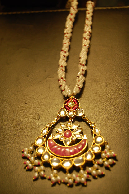 ELEGANT KUNDAN MALA IN RED