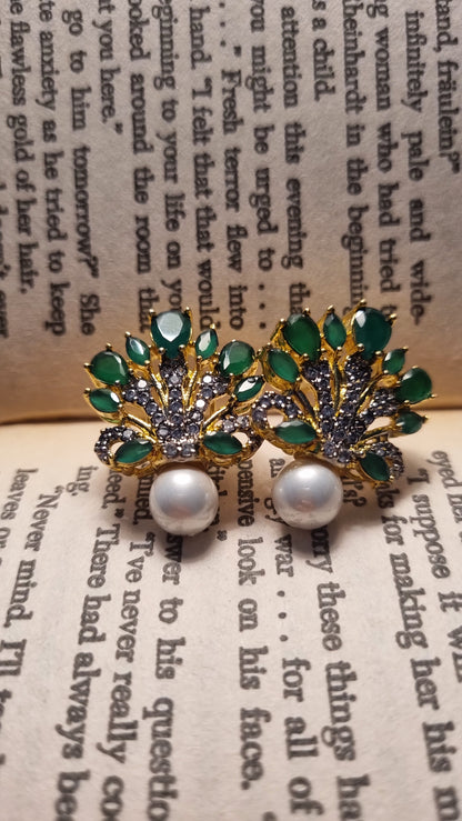 GREEN EARRINGS WITH PEARLS