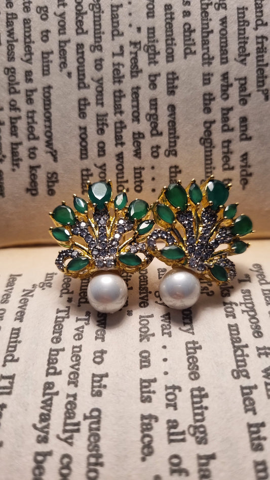 GREEN EARRINGS WITH PEARLS