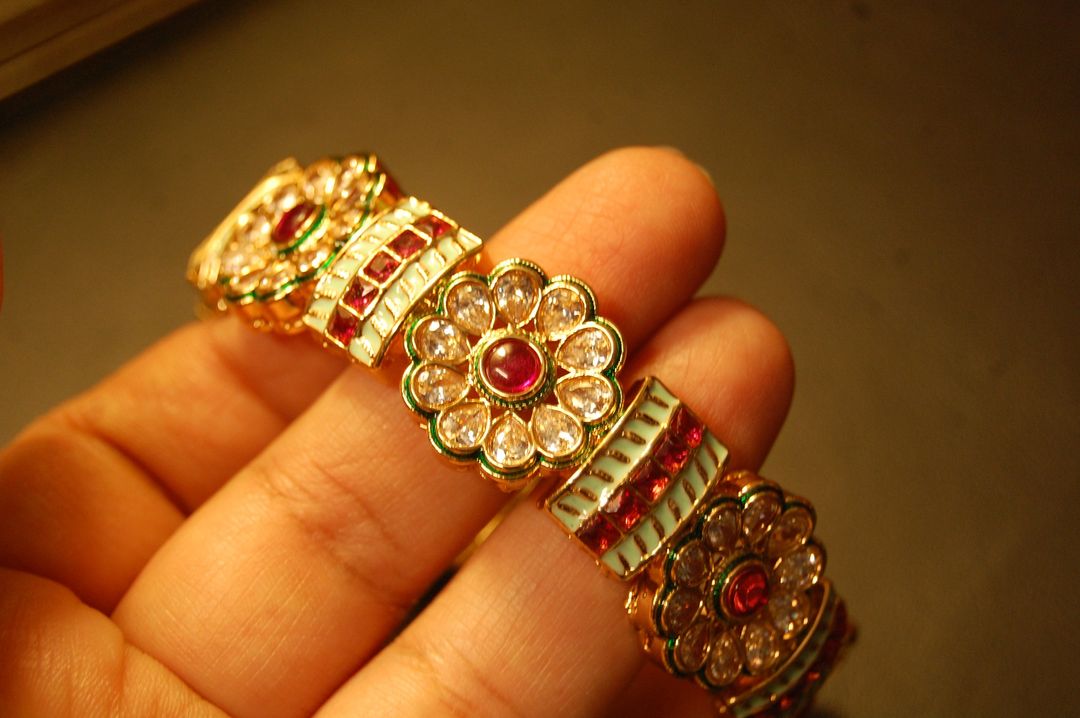 SINGLE FLORAL INDIAN KARA (OPENABLE)