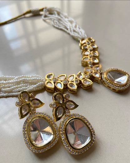 ELEGANT KUNDAN SET