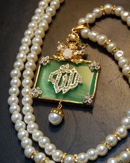 CALLIGRAPHIC PENDENT IN JADE GREEN & PEARL STRING