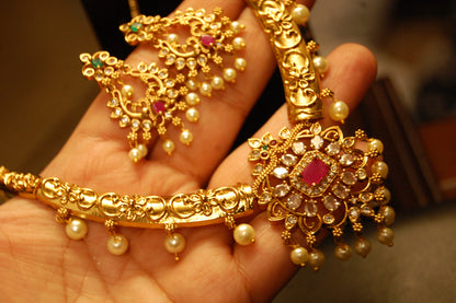 SOUTH INDIAN NECKLACE SET IN RED