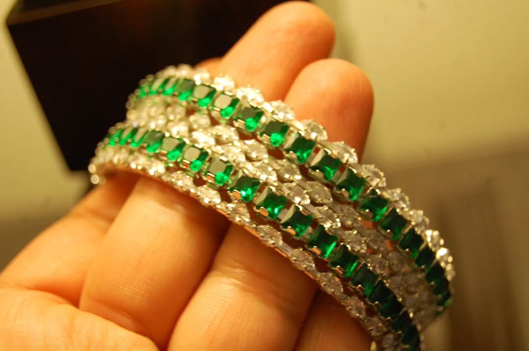 ELEGANT GREEN & ZIRCON BANGLES