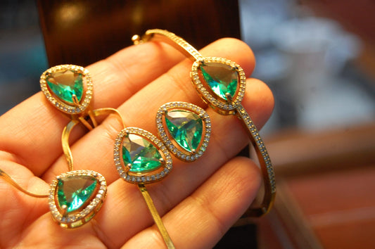 PENDENT SET IN SEA GREEN