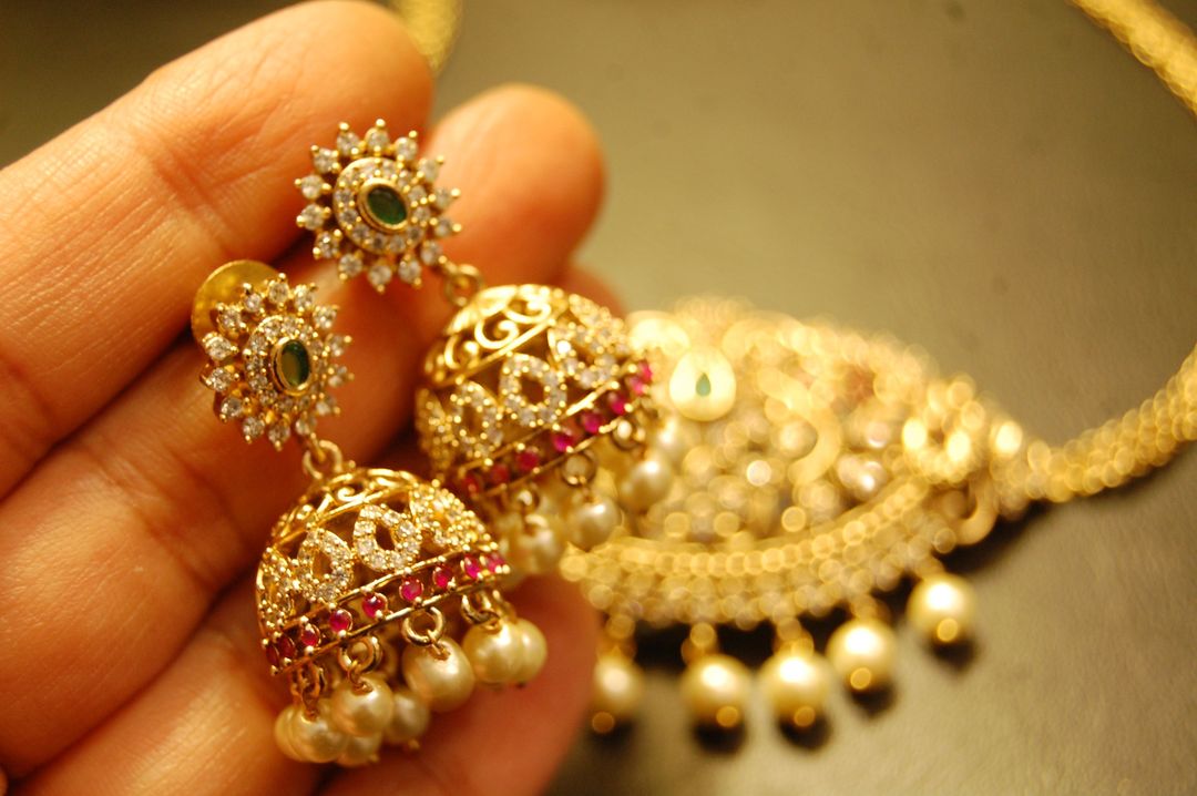 ELEGANT SOUTH INDIAN NECKLACE SET